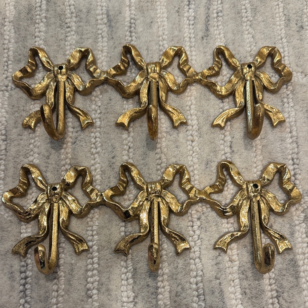 Elegant Gold Bow Wall Hooks
